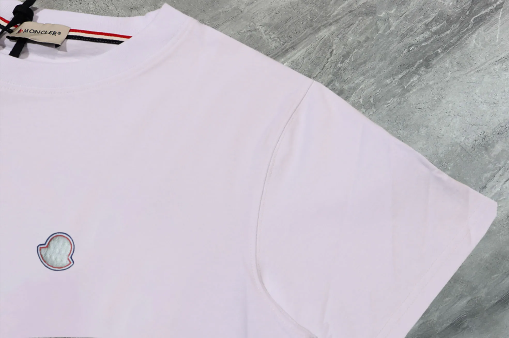 《Moncler~ 》2025New Arrival Quality T , Versatile Quality ！ ‼ 32 250G ‼ ， ， ， ， T 🤪 Sizes：S-M-L-XL-2XL ：Black，White， Same Style
